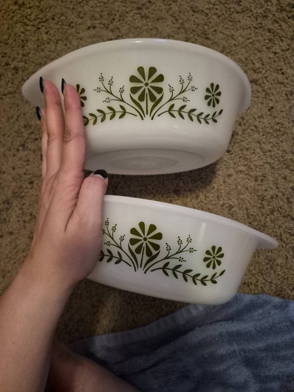 Vintage Glasbake GREEN DAISY 1 1/2 Quart Casserole Dish Milk Glass Round